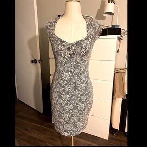 Gorgeous and flattering black and cream F21 dress.